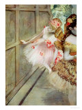 Dancer Against a Stage Flat, circa 1880 Lámina giclée por Edgar Degas Dancer Against a Stage Flat, circa 1880 Lámina giclée por Edgar Degas