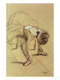 Seated Dancer Adjusting Her Shoes, circa 1890 Giclée-Druck von Edgar Degas