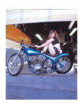Pin-Up Girl: Blue Chopper ジクレープリント - リンダ・クーラリス・ペリー