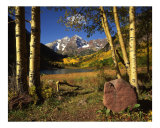 Maroon Bells, Aspen Trees & Rock Photographie par Mike Norton