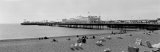 Water and Beach, Brighton, England, United Kingdom Lámina fotográfica por Panoramic Images Water and Beach, Brighton, England, United Kingdom Lámina fotográfica por Panoramic Images