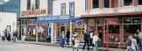 People in Front of Stores, Skagway, Alaska, USA Lámina fotográfica por Panoramic Images