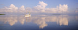 Boat Floating in Sea, Florida Keys, Florida, USA Lámina fotográfica por Panoramic Images Boat Floating in Sea, Florida Keys, Florida, USA Lámina fotográfica por Panoramic Images
