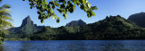 Mountain Range Along the Ocean, Opunohu Bay, Moorea, French Polynesia Photographie par Panoramic Images 