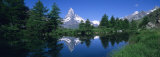 Reflection of a Snow Covered Mountain in a Lake, Grindjisee, Matterhorn, Zermatt, Switzerland Lámina fotográfica por Panoramic Images Reflection of a Snow Covered Mountain in a Lake, Grindjisee, Matterhorn, Zermatt, Switzerland Lámina fotográfica por Panoramic Images
