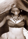 Woman Wearing Beads ポスター - Alexis de・ヴィラール