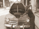 Man Working on Car Lámina por Nelson Figueredo