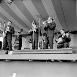 Jazz Performers 5th National Jazz and Blues Festival at Richmond Chris Barber Leads His Orchestra Lámina fotográfica Jazz Performers 5th National Jazz and Blues Festival at Richmond Chris Barber Leads His Orchestra Lámina fotográfica