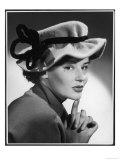 Woman Wears a Felt Hat Which Has a Felt Ribbon Tied Around It reproduction procédé giclée