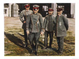 Manfred Von Richthofen German Aviator During the First World War with Colleagues Lámina giclée