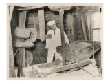 Miller at Work Among the Cogs and Machinery of an Old Mill Crushing Wheat Grain to Make Flour Lámina giclée