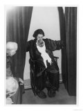 Helen Duncan Duncan Produces Ectoplasm During a Test by Harry Price Lámina giclée Helen Duncan Duncan Produces Ectoplasm During a Test by Harry Price Lámina giclée