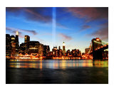 Tributo de luces: conmemoración anual de 9/11 en la ciudad de Nueva York Lámina giclée por New Yorkled