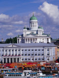 Stalls on Waterfront in Market Square, with Lutheran Cathedral in Background, Helsinki, Finland Photographie par Wayne Walton