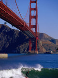 Surfer and Golden Gate Bridge, San Francisco, California, USA Lámina fotográfica por Roberto Gerometta Surfer and Golden Gate Bridge, San Francisco, California, USA Lámina fotográfica por Roberto Gerometta