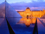 The Louvre and Glass Pyramid, Paris, France Lámina fotográfica por Richard I'Anson The Louvre and Glass Pyramid, Paris, France Lámina fotográfica por Richard I'Anson
