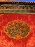 Decorative Motif on Wall in Forbidden City Bejing, China Photographie par Glenn Beanland