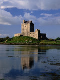 Dunguaire Castle in Kinvarra Bay, Connaught, Ireland Fotografie-Druck von Greg Gawlowski