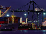 Container Ships, Melbourne Docks, Melbourne, Australia Fotografie-Druck von Peter Hendrie