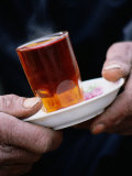 Man Holding a Glass of Tea, Esfahan, Iran Fotografie-Druck von Mark Daffey