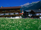 Building In Countryside, Innsbruck, Austria Lámina fotográfica por Chris Mellor Building In Countryside, Innsbruck, Austria Lámina fotográfica por Chris Mellor