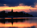 Sunset Over Big Buddha, Thailand Fotografisk tryk af Jerry Alexander Sunset Over Big Buddha, Thailand Fotografisk tryk af Jerry Alexander