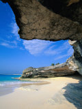 Sea Caves Cut into the Shore, San Salvador, San Salvador & Rum Cay, Bahamas Photographie par Greg Johnston