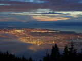 City from Grouse Mountain at Sunset, North Vancouver, Vancouver, Canada Fotografie-Druck von Lawrence Worcester
