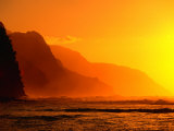 A Golden Sunset Over Na Pali Coast, Kauai, Hawaii, USA Photographie par Ann Cecil