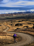 Biking on Old Dunstan Trail, New Zealand Lámina fotográfica por David Wall Biking on Old Dunstan Trail, New Zealand Lámina fotográfica por David Wall