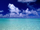 Clouds Over Ocean, Cook Islands Photographie par Peter Hendrie