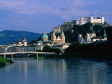 River Salzach with Hohensalzburg Fortress, Salzburg, Austria Lámina fotográfica por Chris Mellor River Salzach with Hohensalzburg Fortress, Salzburg, Austria Lámina fotográfica por Chris Mellor