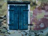 Painted Stucco Wall and Wooden Shutter, Corfu Island, Ionian Islands, Greece Fotografisk trykk av Jeffrey Becom Painted Stucco Wall and Wooden Shutter, Corfu Island, Ionian Islands, Greece Fotografisk trykk av Jeffrey Becom