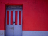 Jeffrey Becom - Brightly Painted House Facade in Suchitoto,Suchitoto,Cuscatlan, El Salvador Fotografická reprodukce Jeffrey Becom - Brightly Painted House Facade in Suchitoto,Suchitoto,Cuscatlan, El Salvador Fotografická reprodukce
