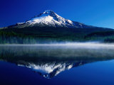 Mt. Hood Over Trilium Lake, Mt. Hood, USA Photographie par John Elk III