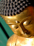 Buddha Faces at Sunday Market, Beijing, China Photographie par Ray Laskowitz