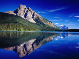 Reflection of Wapta Mountain on Emerald Lake, Yoho National Park, Canada Photographie par Witold Skrypczak