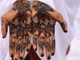 Person Displaying Henna Hand Tattoos, Djibouti, Djibouti Fotografisk tryk af Frances Linzee Gordon