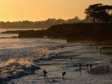 Swimmers on Beach at Sunset, Santa Cruz, USA Lámina fotográfica por John Elk III