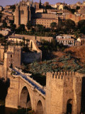 Wall Surrounding City with Buildings Behind, Toledo, Spain Photographie par Bethune Carmichael