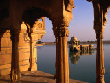 Gadi Sagar Tank, Built in 1367, Once Jaisalmer's Sole Water Supply, Jaisalmer, Rajasthan, India Photographie par Dallas Stribley