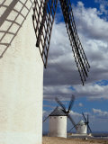Row Of Traditional Windmills, Campo De Criptana, Spain Lámina fotográfica por Damien Simonis