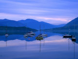 Moored Yachts on Loch Broom, Ullapool, Scotland Photographie par Grant Dixon