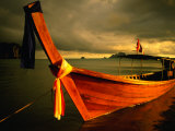 Longtail Boat with Ribbons Ao Nang, Krabi, Thailand Photographie par Glenn Beanland