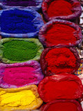 Brightly Coloured Powders for Sale at Pashupatinath Market, Pashupatinath, Bagmati, Nepal Photographie par Richard I'Anson