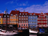 The Colourful Houses and Restaurants of Nyhavn, Copenhagen, Denmark Photographie par Izzet Keribar