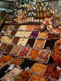 Display of Sweets Stall in Mercat De La Boqueria in La Rambla District, Barcelona, Spain Photographie par Stephen Saks