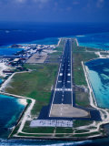 Aerial View of Male Airport, Male, Maldives Lámina fotográfica por Casey Mahaney Aerial View of Male Airport, Male, Maldives Lámina fotográfica por Casey Mahaney