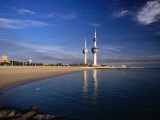 Kuwait City Water Towers on Seafront, Kuwait, Kuwait Photographie par Izzet Keribar