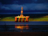 Sun On North Sea Oil Rig, Cromarty Firth, Scotland Lámina fotográfica por Gareth McCormack Sun On North Sea Oil Rig, Cromarty Firth, Scotland Lámina fotográfica por Gareth McCormack